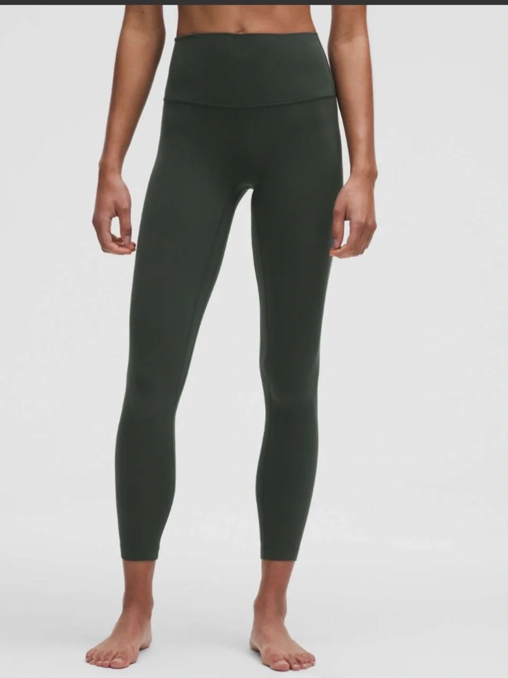 Like New Lululemon Matching Rainforest Green Set. Size Top 6/Bottom 4